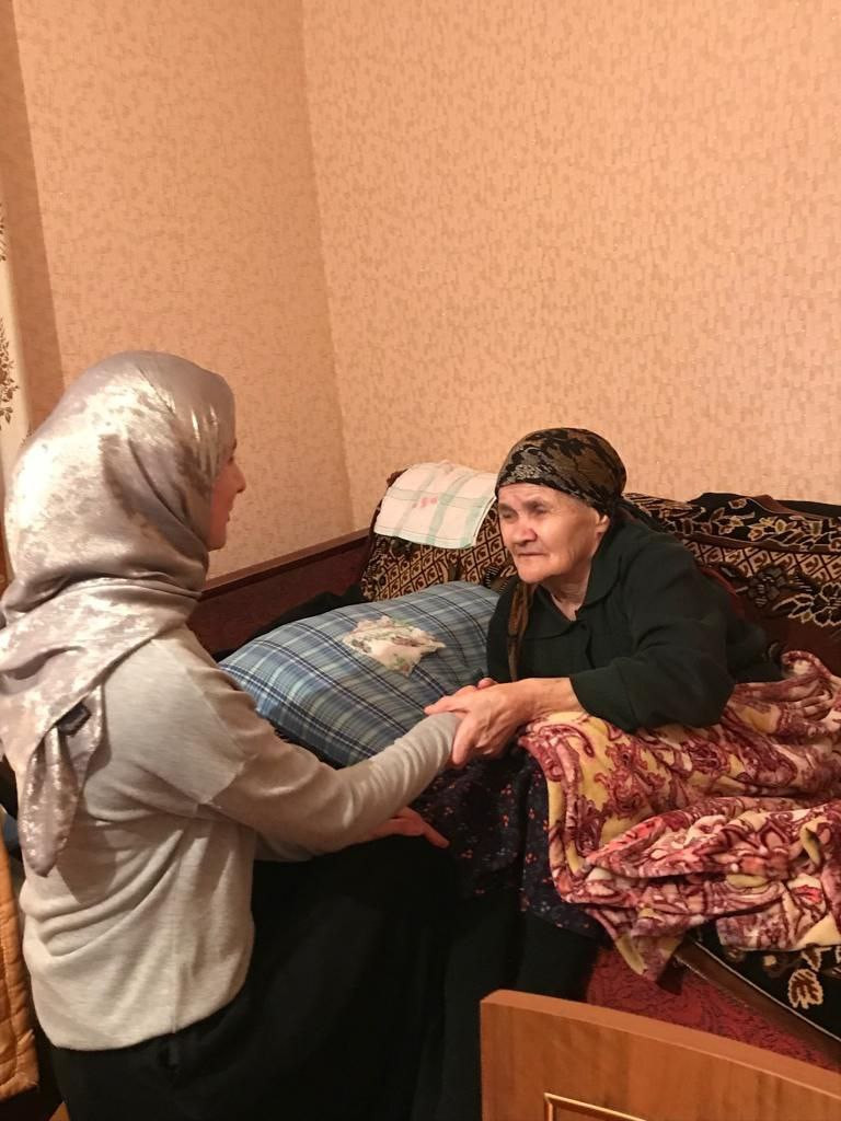 Социальный работник проводит патронаж подопечных